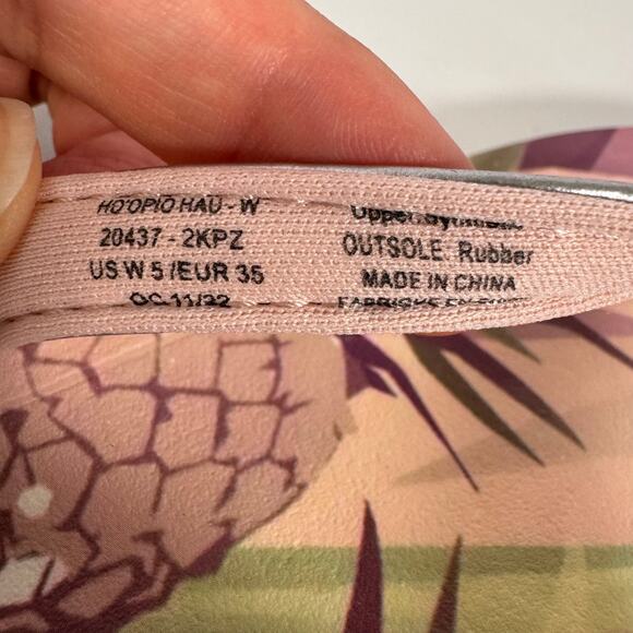 NWT OluKai Ho'opio Hau Beach Sandals Slip-on Silver/Pineapple Women Size 5 - Picture 6 of 6